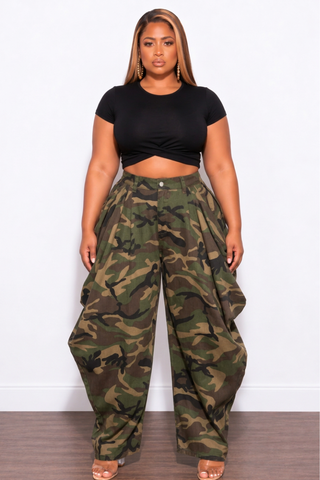 Final Sale Plus Size Twist Cropped T-Shirt in Black