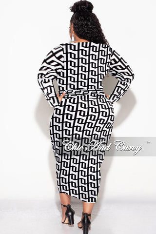 Final Sale Plus Size BodyCon Dress in Black and White Design Print