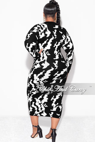 Final Sale Plus Size Button Up Midi Sweater Dress in Black and Off White Design Print