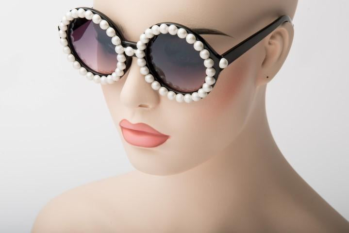 Abby Sunglasses Final Sale – Chic And Curvy - Main Image