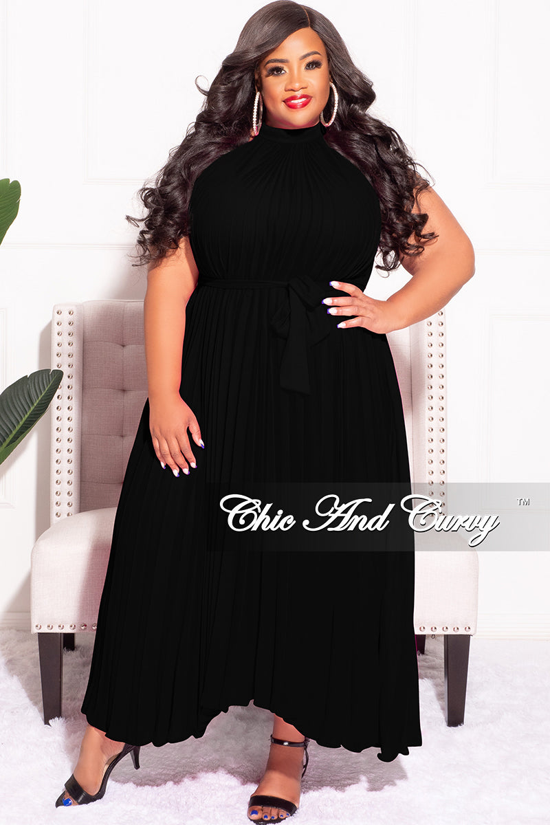 Final Sale Plus Size Halter Neck Sleeveless Dress with Pleats in Black